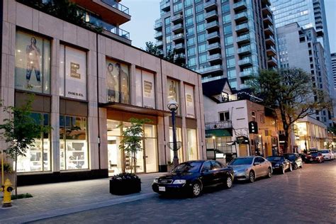 yorkville village shopping mall.